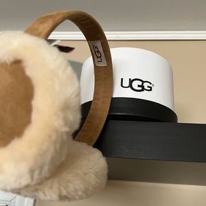 UGG non tech earmuffs NWOT
